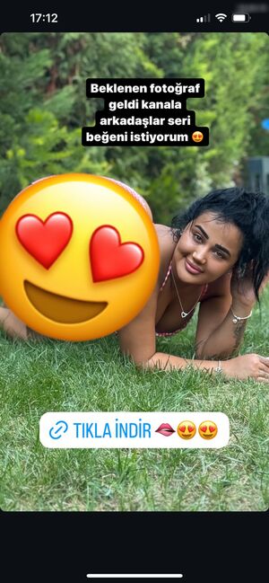 Melek Azad melek azd Nude Leaks Fapello 