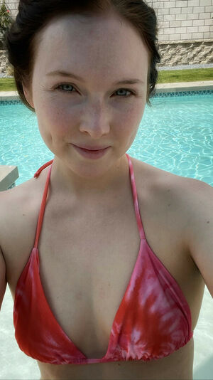 Molly Quinn nude #0001