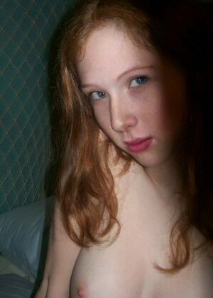 Molly Quinn nude #0042