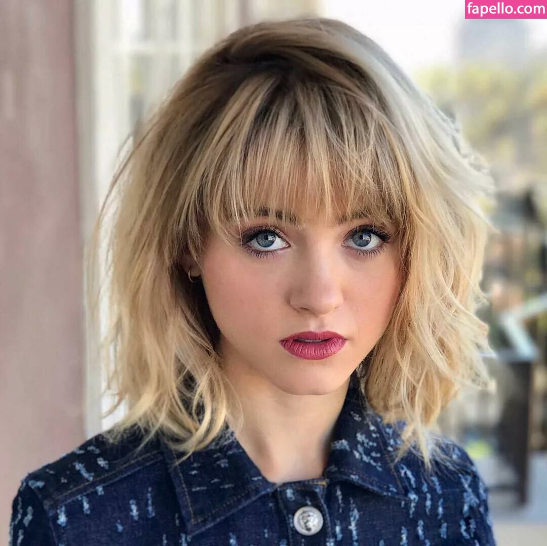 https://fapello.com/content/n/a/natalia-dyer/1000/natalia-dyer_0009.jpg