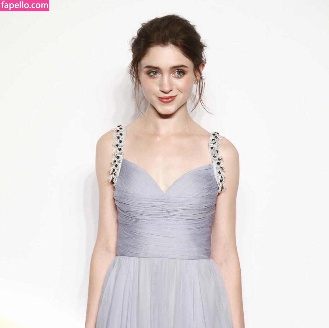 https://fapello.com/content/n/a/natalia-dyer/1000/natalia-dyer_0016.jpg