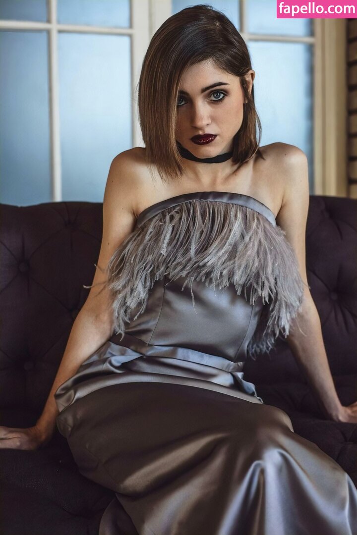 https://fapello.com/content/n/a/natalia-dyer/1000/natalia-dyer_0030.jpg