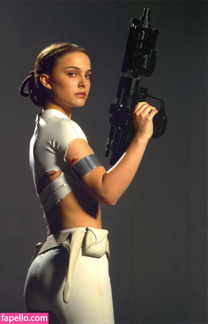 https://fapello.com/content/n/a/natalie-portman/1000/natalie-portman_0041.jpg