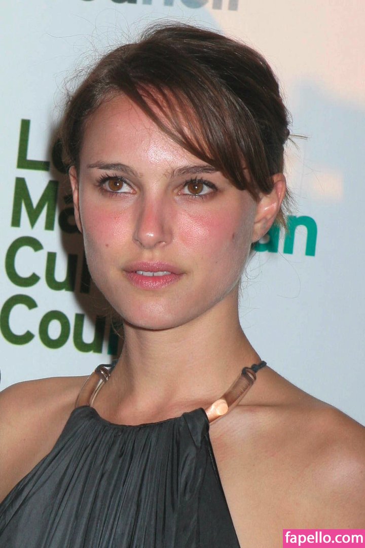 https://fapello.com/content/n/a/natalie-portman/1000/natalie-portman_0068.jpg