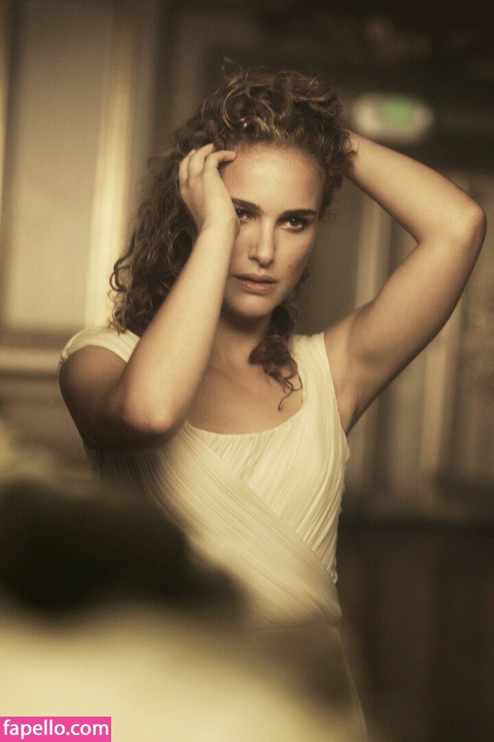 https://fapello.com/content/n/a/natalie-portman/1000/natalie-portman_0111.jpg