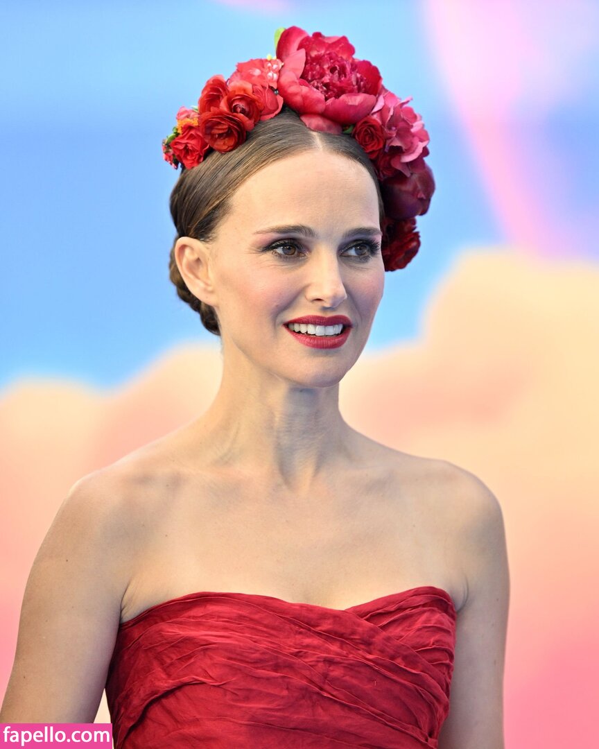 https://fapello.com/content/n/a/natalie-portman/1000/natalie-portman_0196.jpg