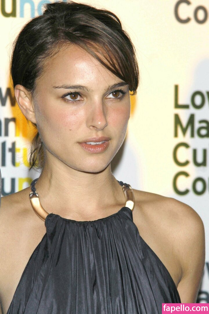 https://fapello.com/content/n/a/natalie-portman/1000/natalie-portman_0374.jpg