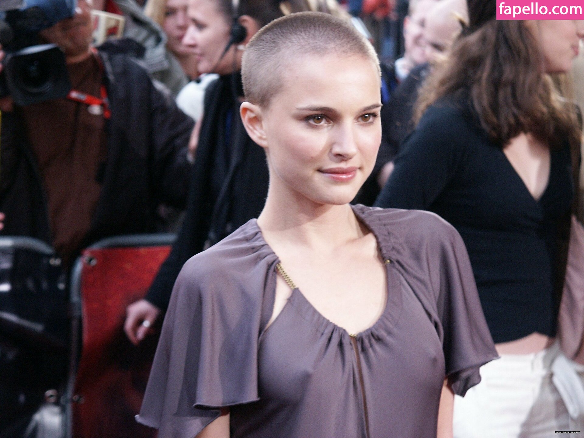 https://fapello.com/content/n/a/natalie-portman/1000/natalie-portman_0399.jpg