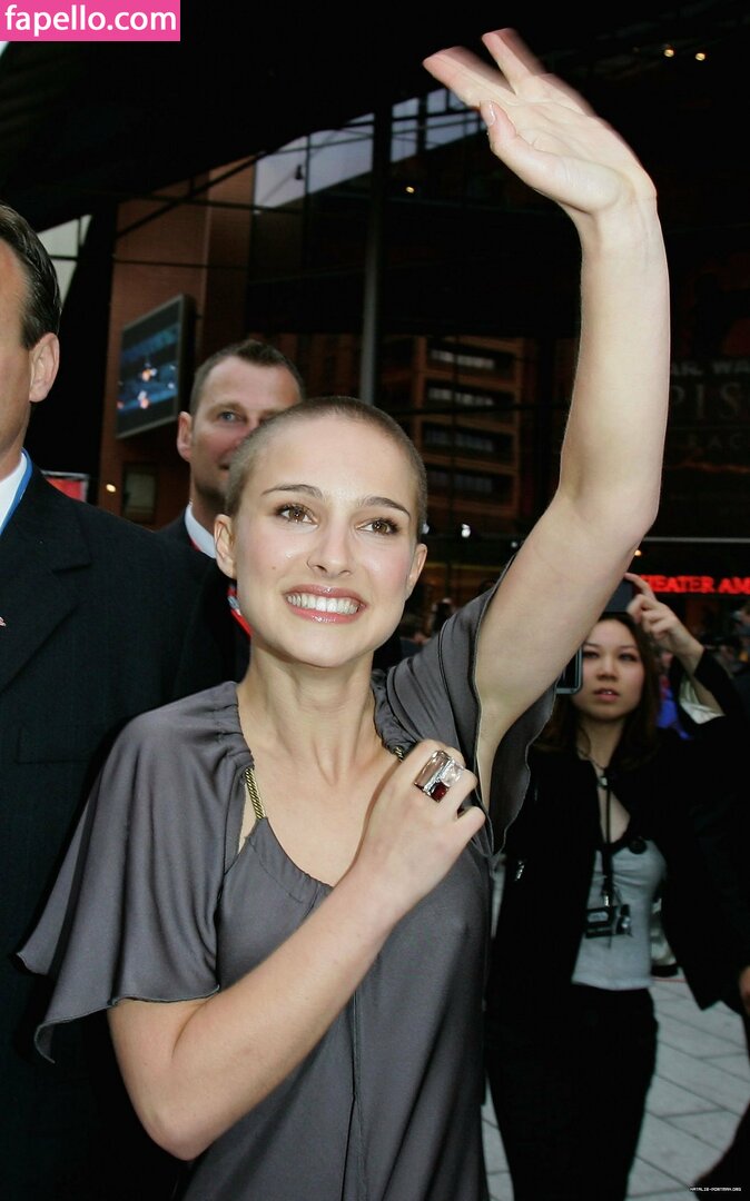 https://fapello.com/content/n/a/natalie-portman/1000/natalie-portman_0401.jpg