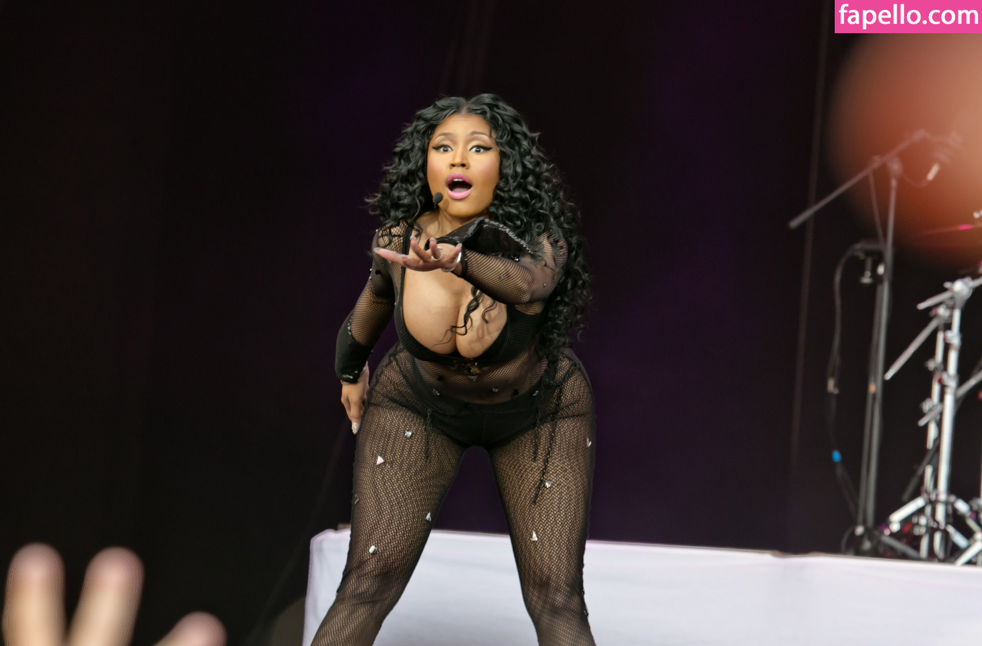 https://fapello.com/content/n/i/nicki-minaj/1000/nicki-minaj_0047.jpg