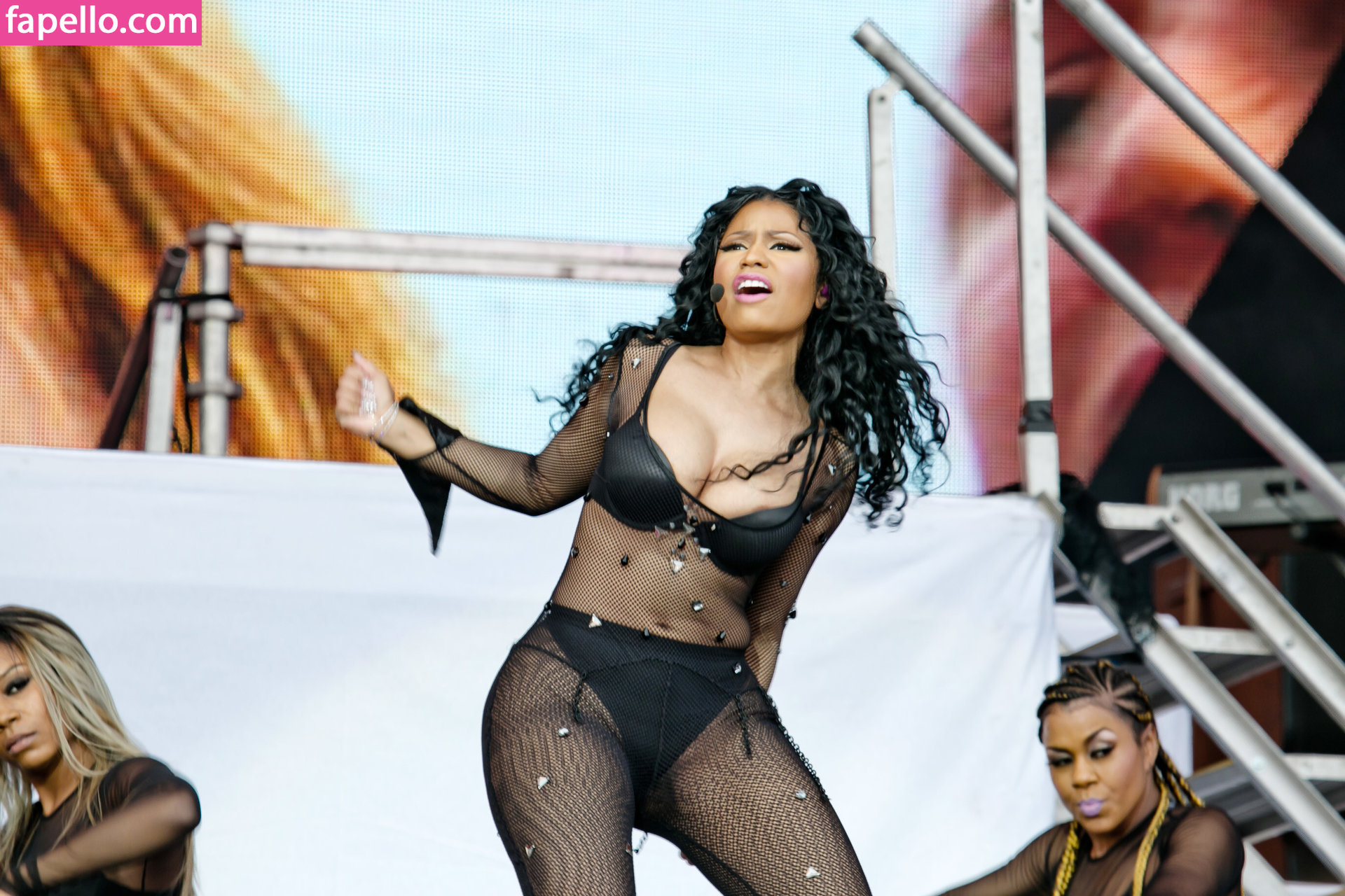 https://fapello.com/content/n/i/nicki-minaj/1000/nicki-minaj_0052.jpg