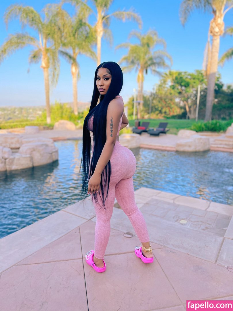 https://fapello.com/content/n/i/nicki-minaj/1000/nicki-minaj_0071.jpg