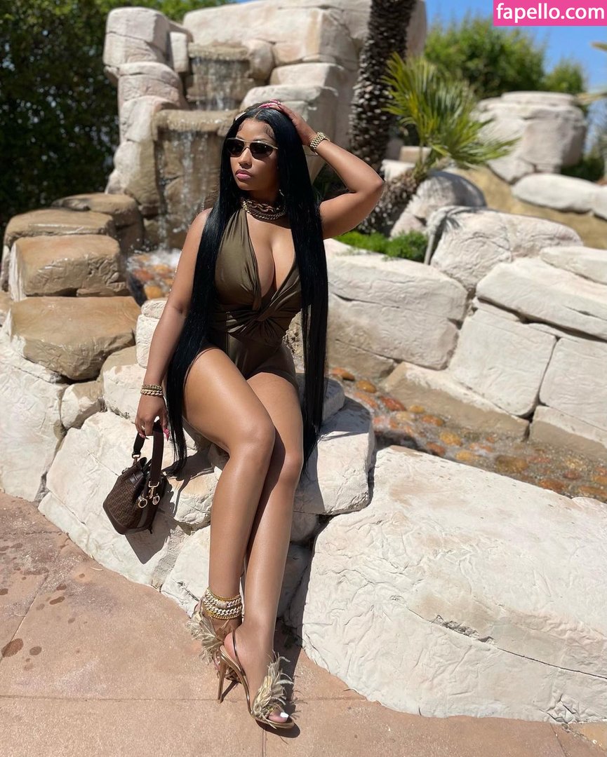 https://fapello.com/content/n/i/nicki-minaj/1000/nicki-minaj_0073.jpg