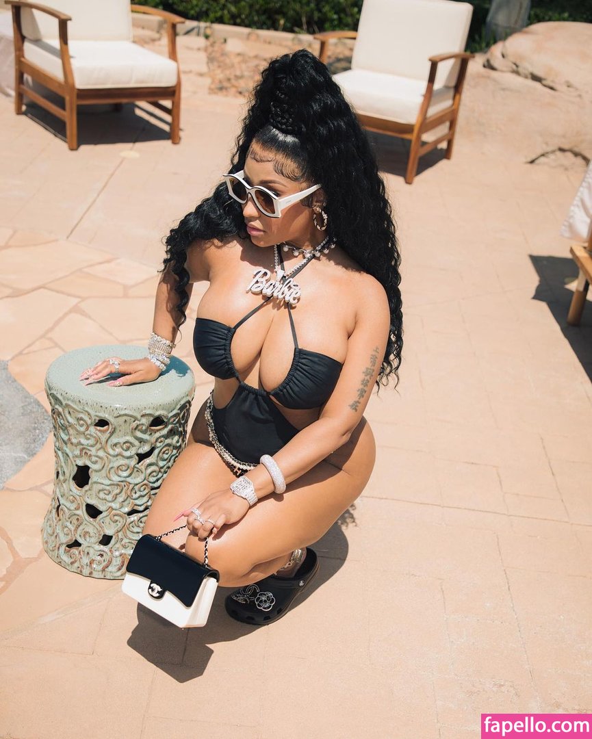 https://fapello.com/content/n/i/nicki-minaj/1000/nicki-minaj_0076.jpg