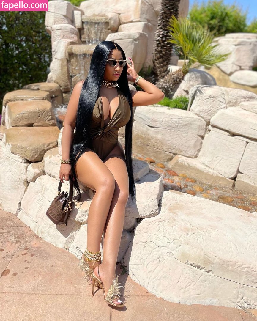 https://fapello.com/content/n/i/nicki-minaj/1000/nicki-minaj_0080.jpg