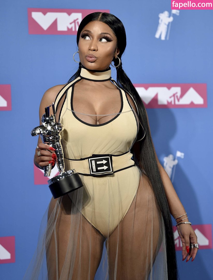 https://fapello.com/content/n/i/nicki-minaj/1000/nicki-minaj_0129.jpg