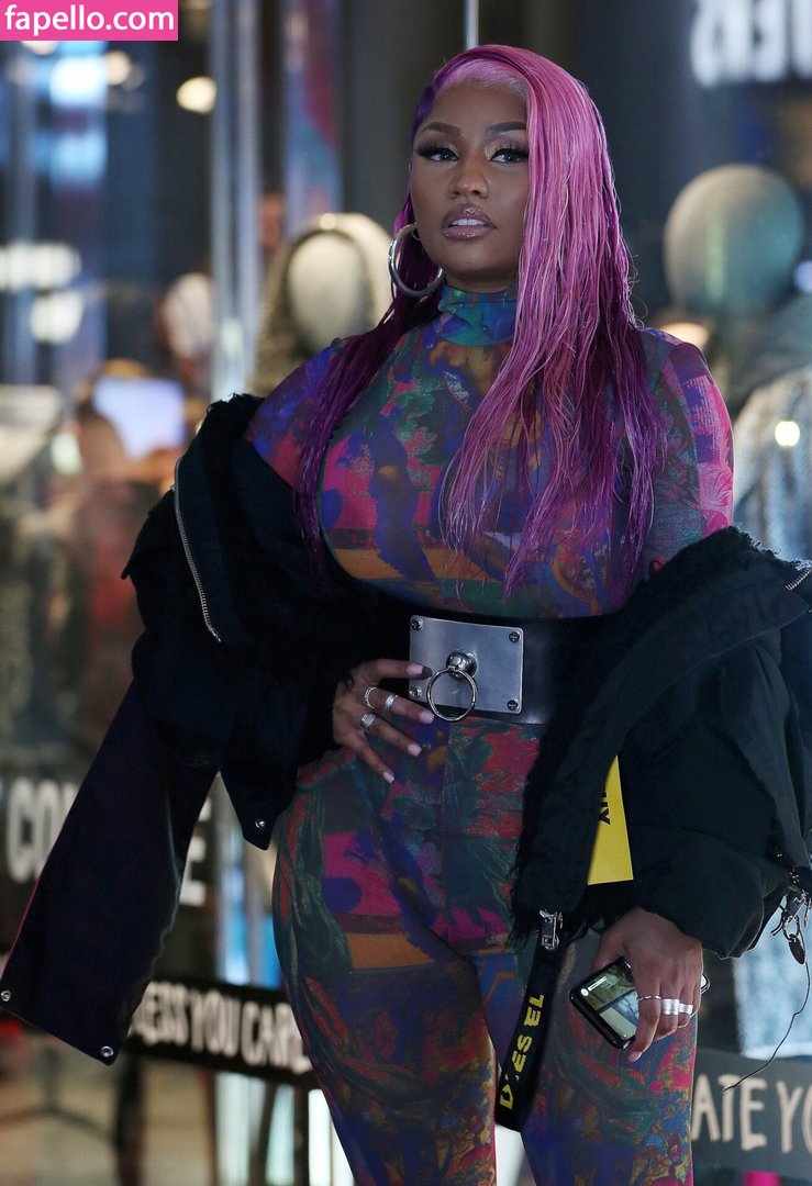 https://fapello.com/content/n/i/nicki-minaj/1000/nicki-minaj_0187.jpg