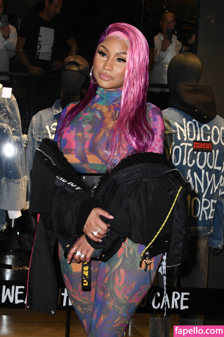 https://fapello.com/content/n/i/nicki-minaj/1000/nicki-minaj_0228.jpg