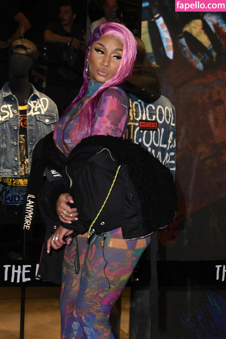 https://fapello.com/content/n/i/nicki-minaj/1000/nicki-minaj_0247.jpg