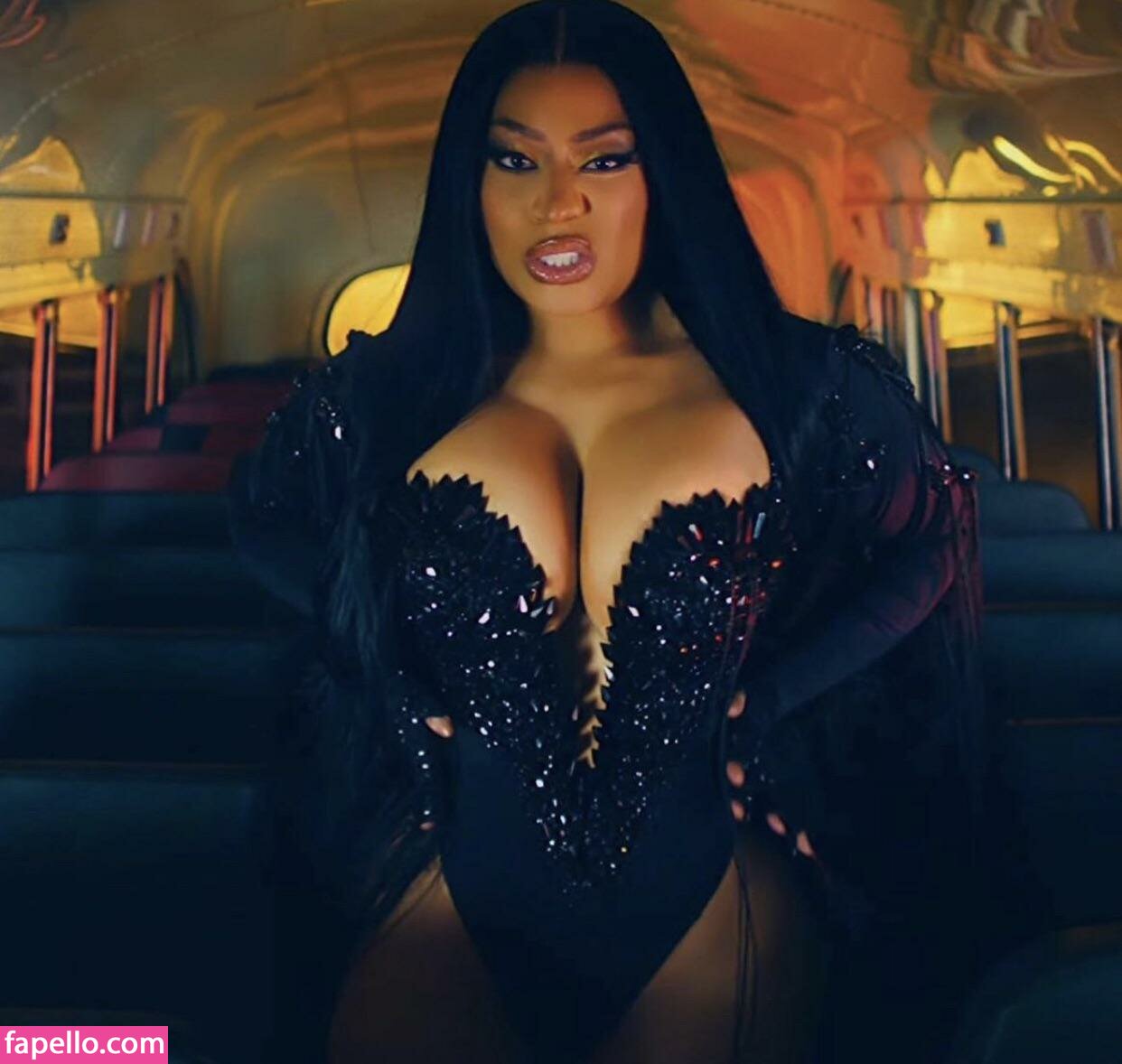 https://fapello.com/content/n/i/nicki-minaj/1000/nicki-minaj_0265.jpg