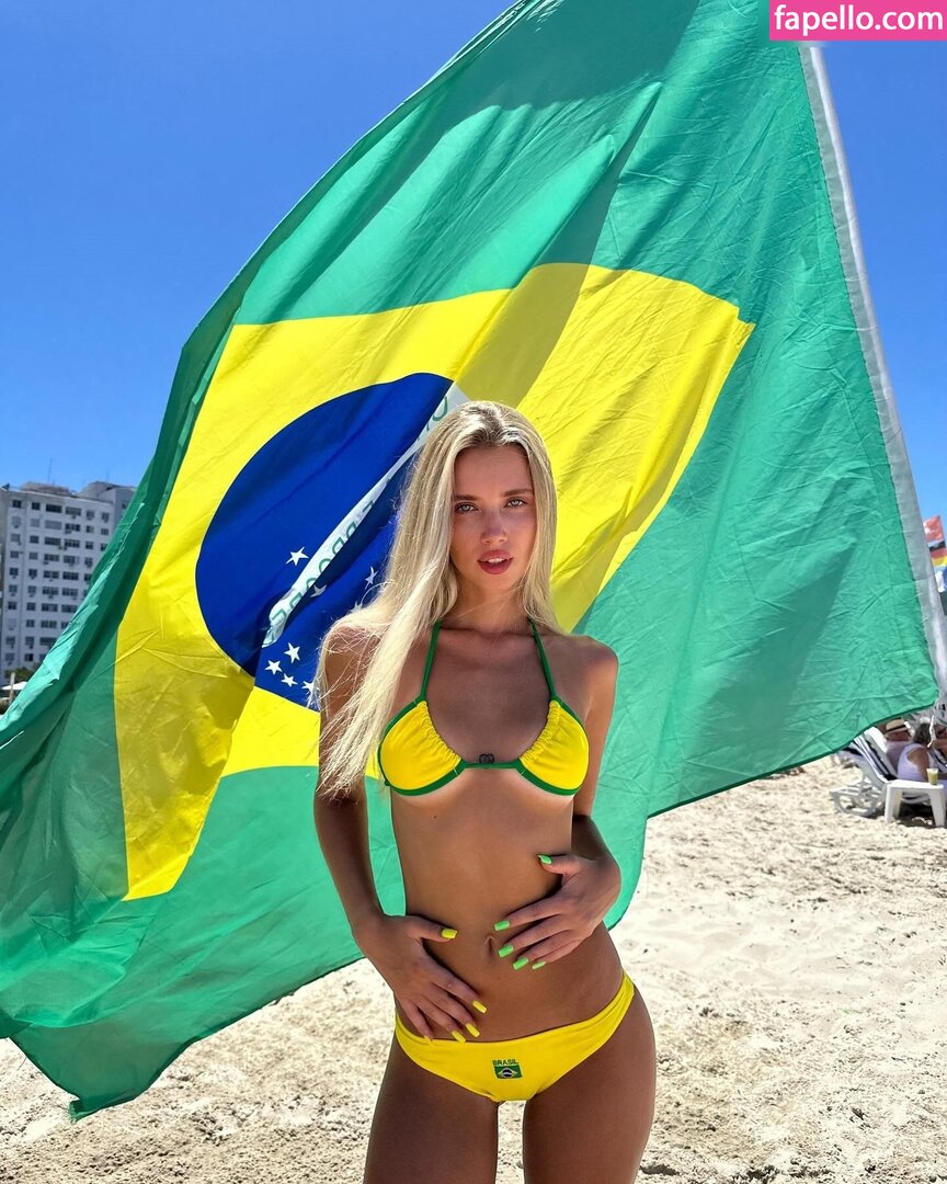 https://fapello.com/content/p/o/polina-malinovskaya/2000/polina-malinovskaya_1253.jpg