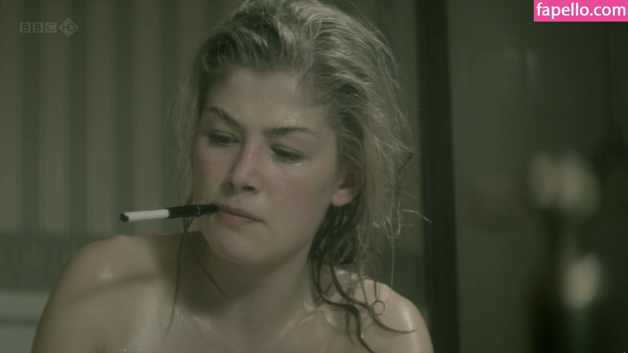 Rosamund Pike / mspike Nude Leaked Photo #41 - Fapello