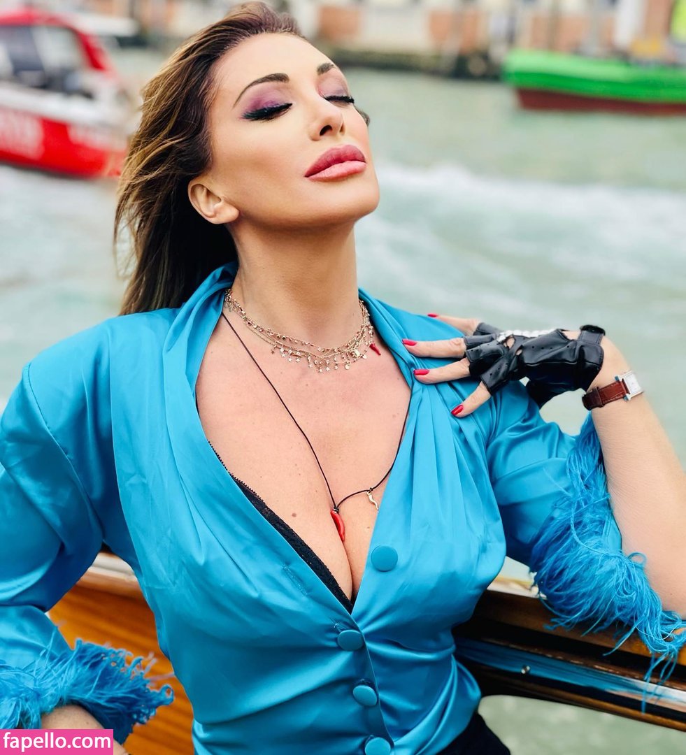 https://fapello.com/content/s/a/sabrina-salerno/1000/sabrina-salerno_0185.jpg