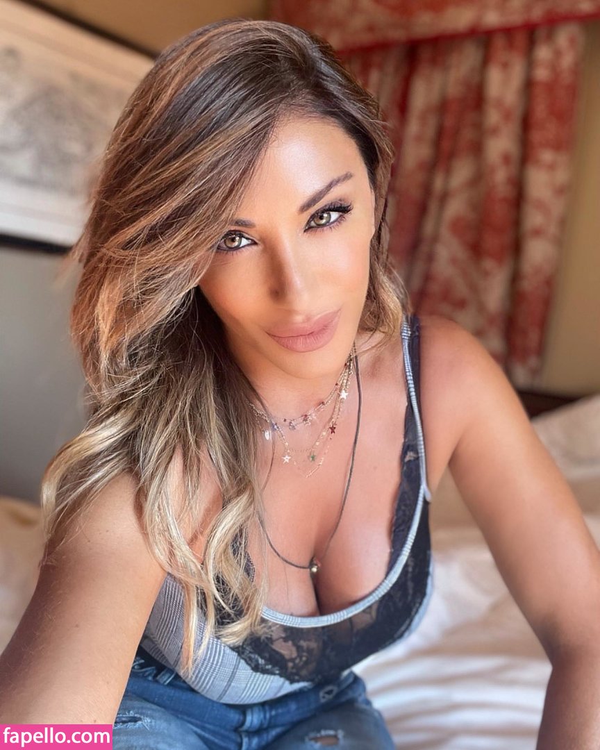 https://fapello.com/content/s/a/sabrina-salerno/1000/sabrina-salerno_0261.jpg