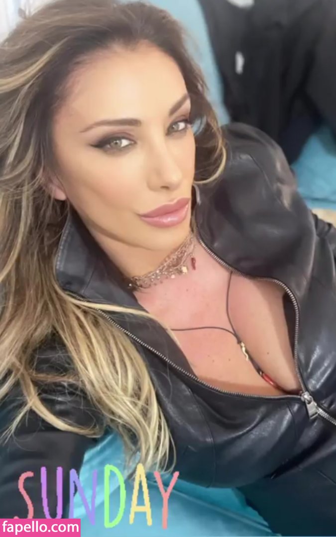 https://fapello.com/content/s/a/sabrina-salerno/1000/sabrina-salerno_0276.jpg