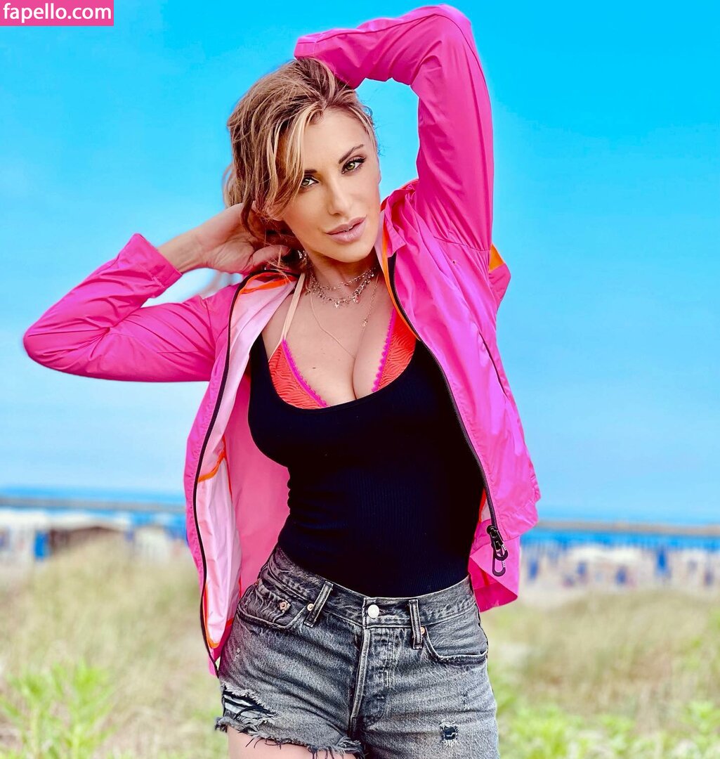 https://fapello.com/content/s/a/sabrina-salerno/1000/sabrina-salerno_0422.jpg