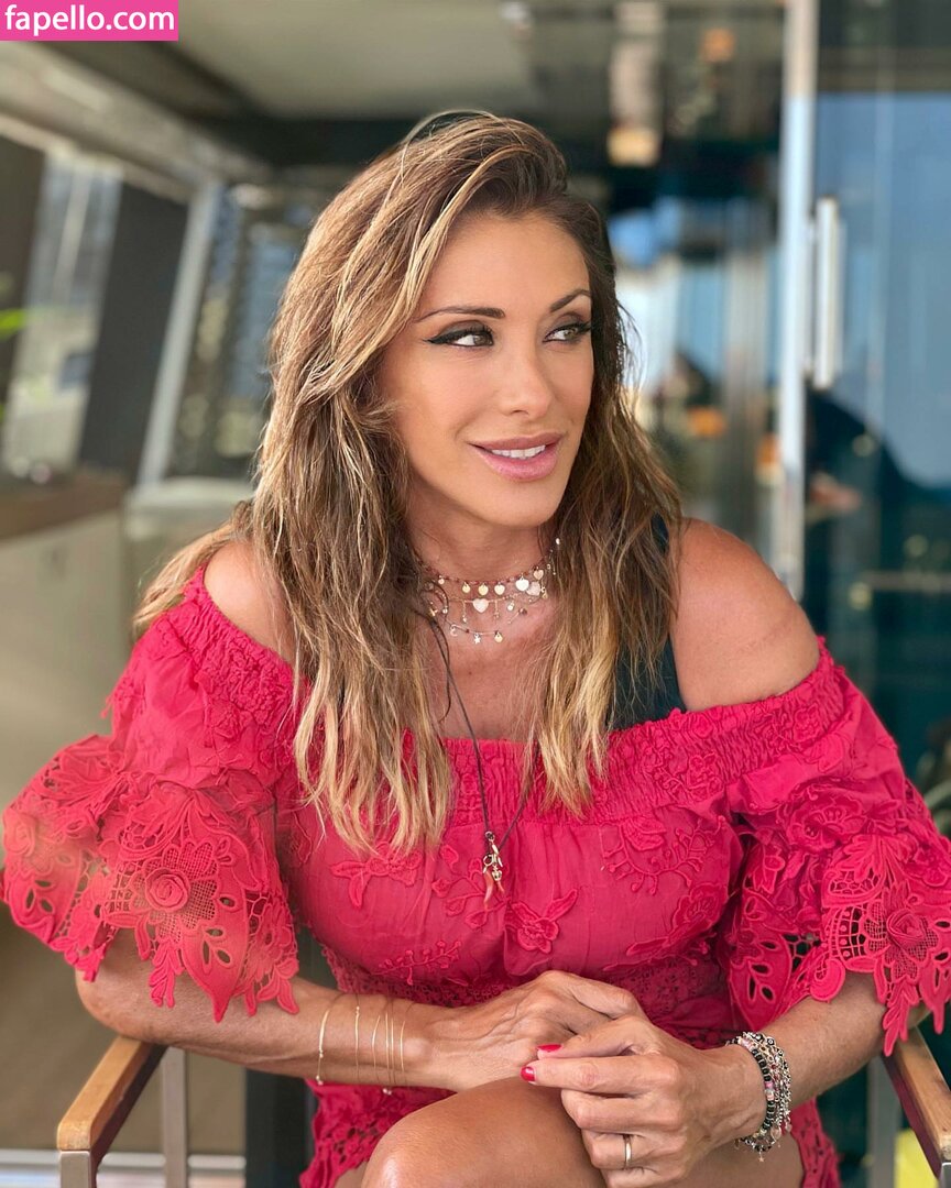 https://fapello.com/content/s/a/sabrina-salerno/1000/sabrina-salerno_0693.jpg