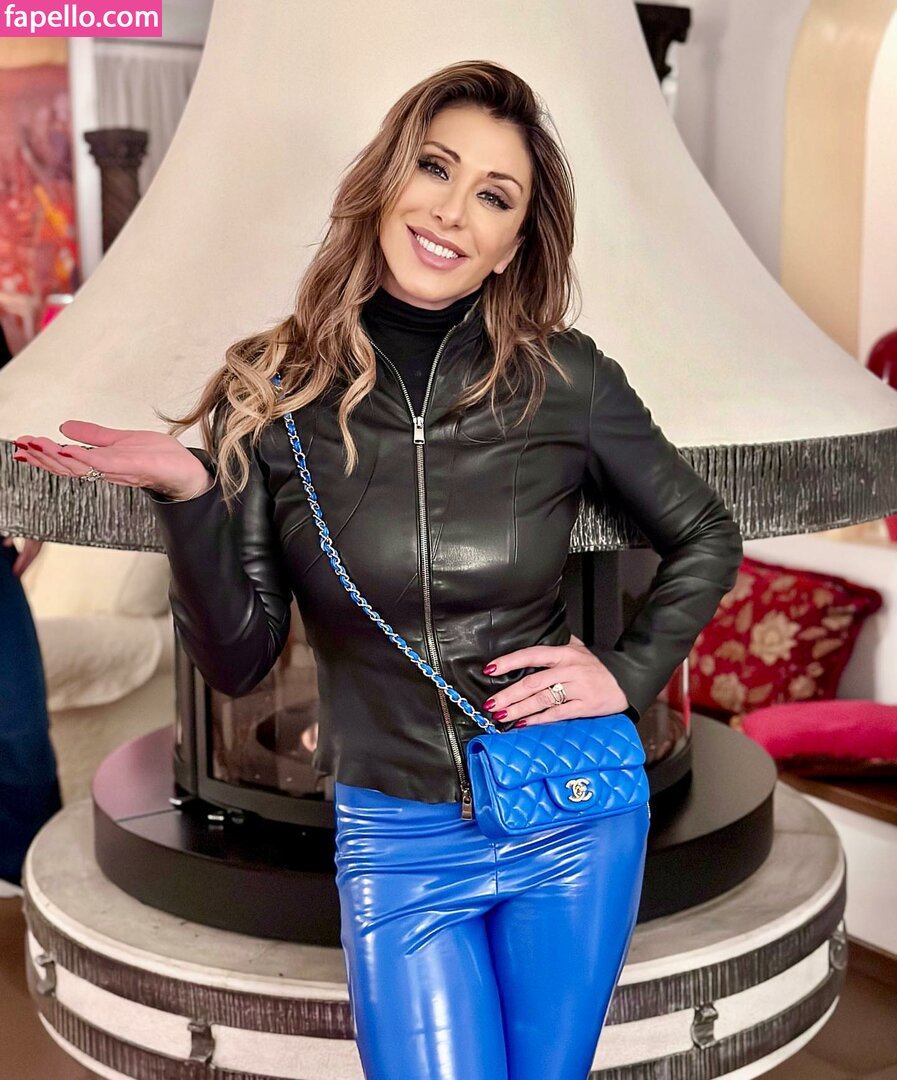 https://fapello.com/content/s/a/sabrina-salerno/1000/sabrina-salerno_0822.jpg