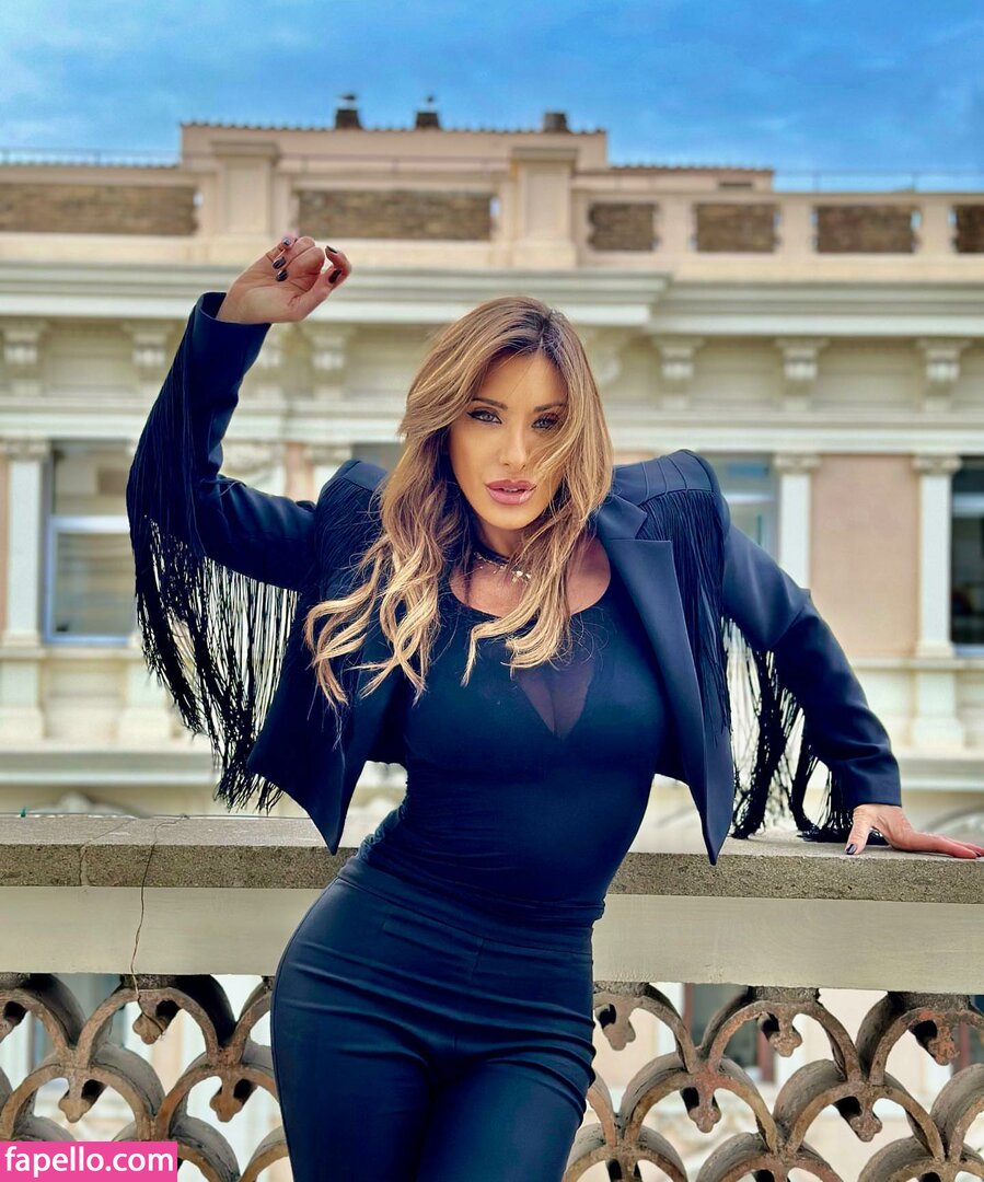 https://fapello.com/content/s/a/sabrina-salerno/1000/sabrina-salerno_0901.jpg