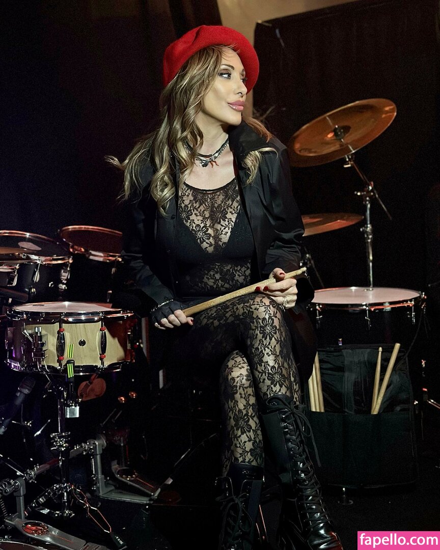 https://fapello.com/content/s/a/sabrina-salerno/1000/sabrina-salerno_0959.jpg