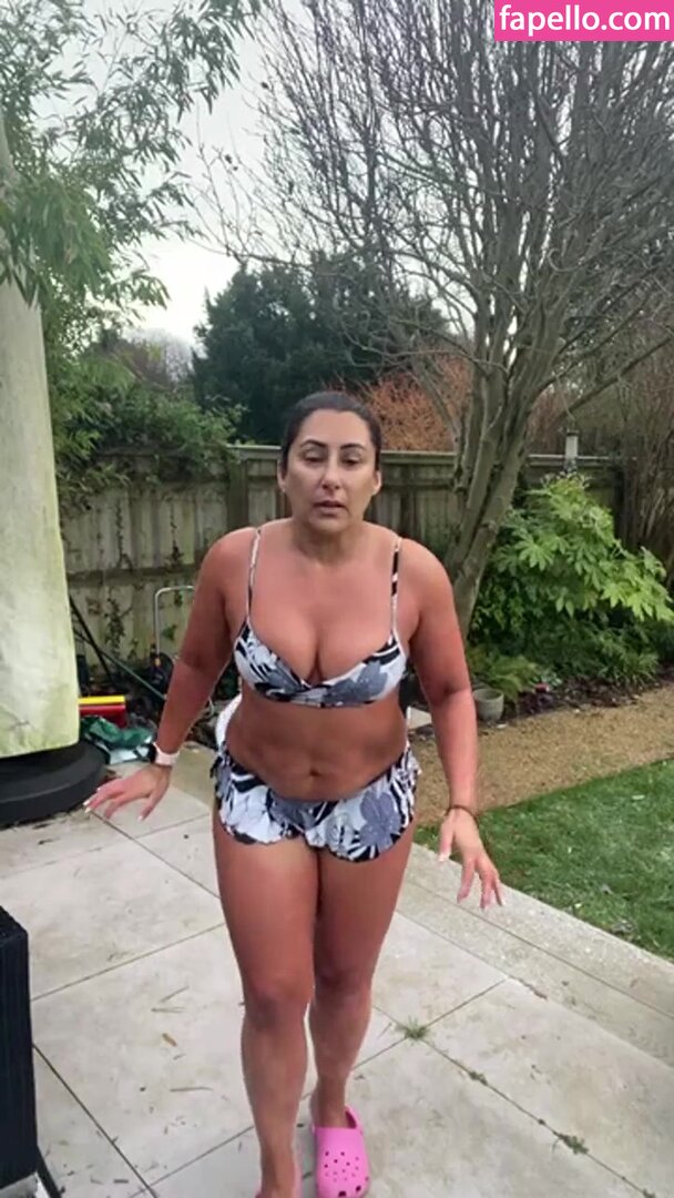 Saira Khan erome Latest Exclusive Leaked Photos