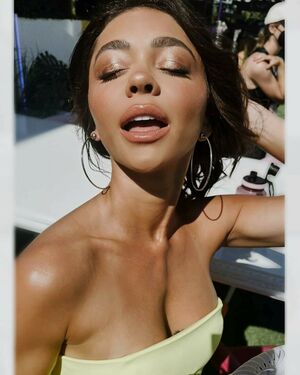 Sarah Hyland nude #0390