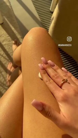 sarahisizzu nude #0005