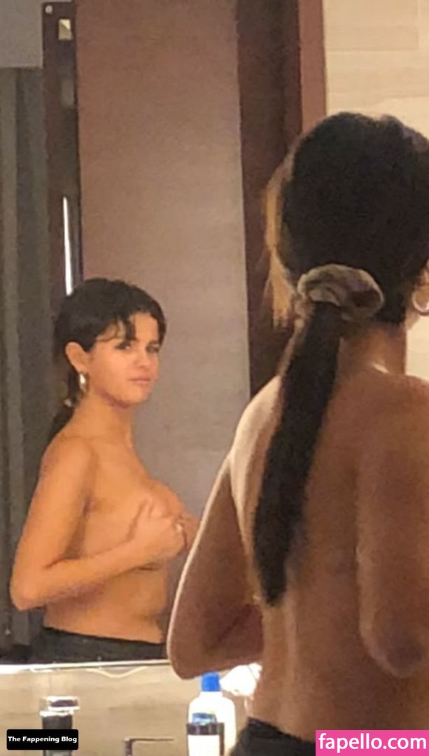 https://fapello.com/content/s/e/selena-gomez/1000/selena-gomez_0002.jpg