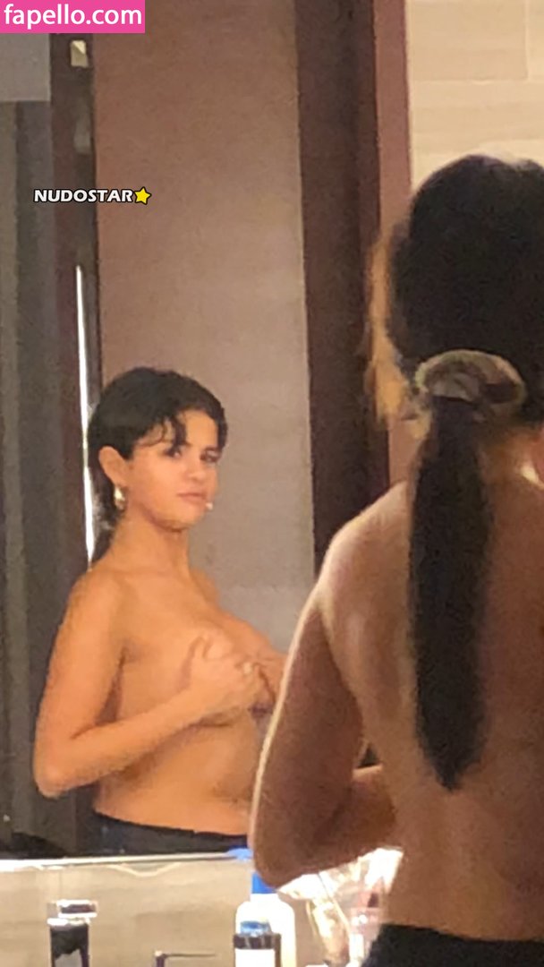 https://fapello.com/content/s/e/selena-gomez/1000/selena-gomez_0032.jpg