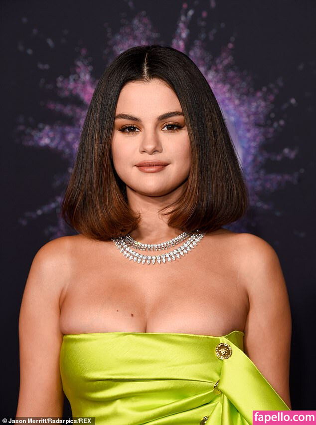 https://fapello.com/content/s/e/selena-gomez/1000/selena-gomez_0526.jpg