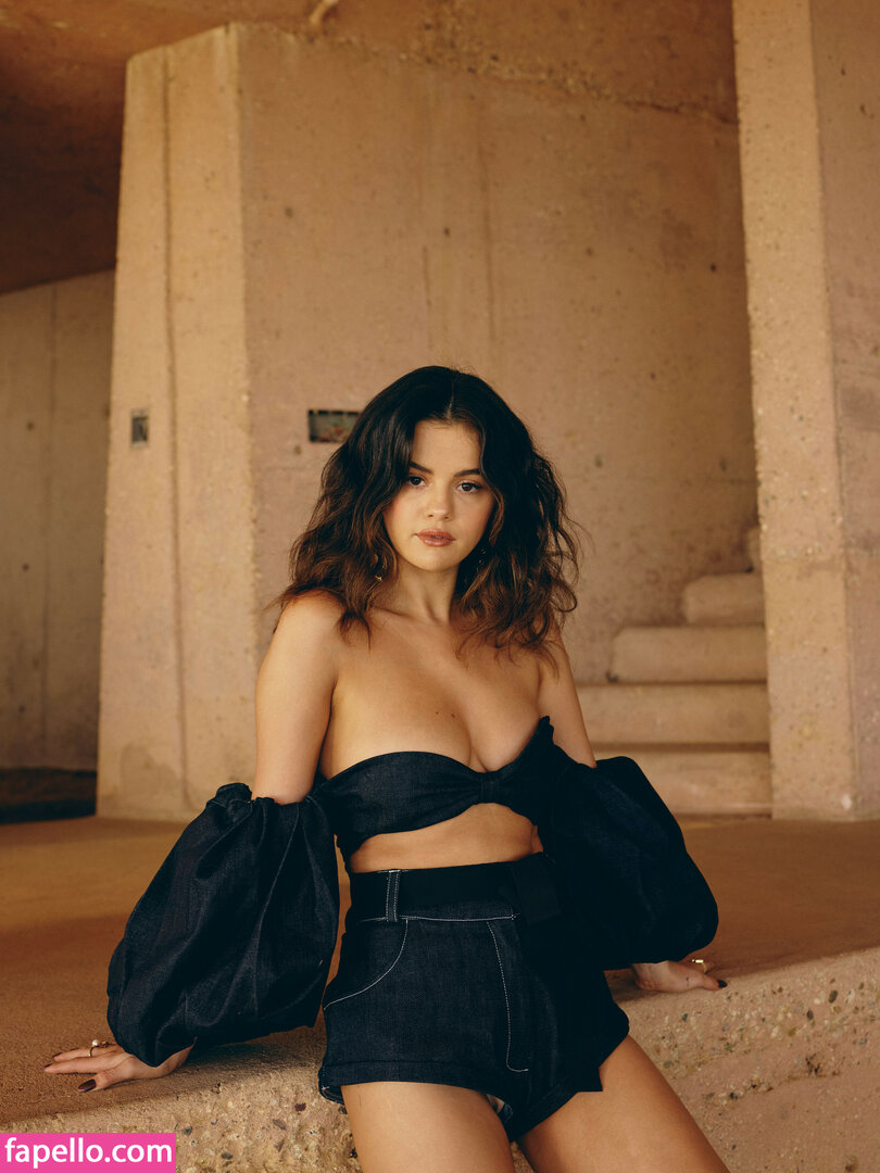 https://fapello.com/content/s/e/selena-gomez/1000/selena-gomez_0819.jpg