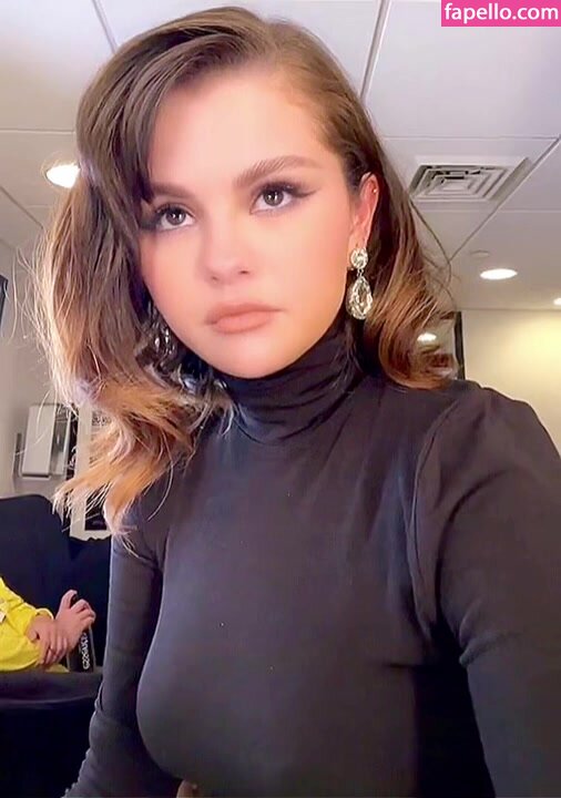 https://fapello.com/content/s/e/selena-gomez/1000/selena-gomez_0822.jpg