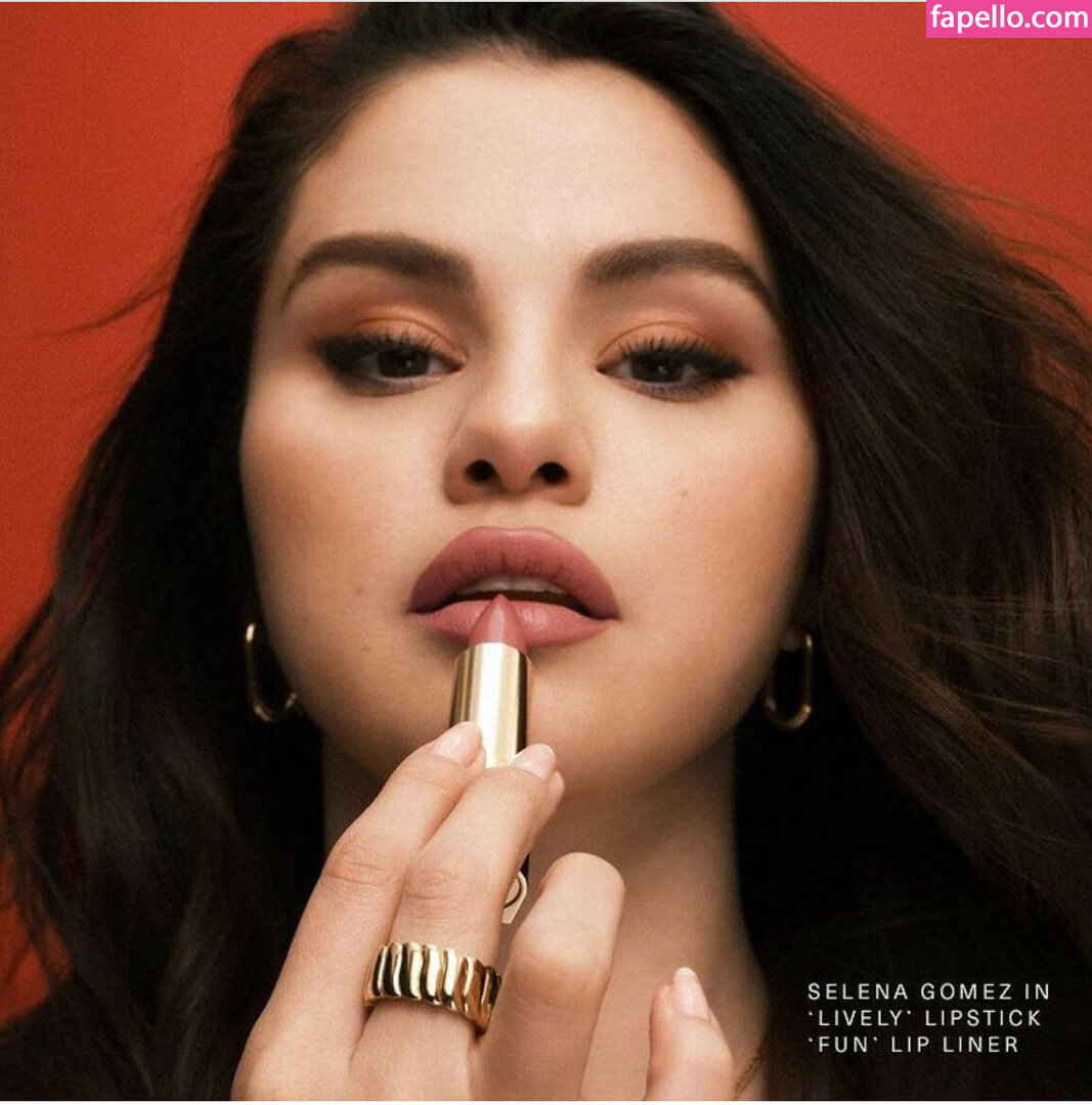 https://fapello.com/content/s/e/selena-gomez/1000/selena-gomez_0917.jpg