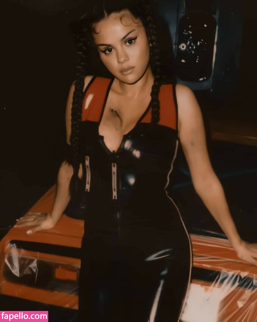 https://fapello.com/content/s/e/selena-gomez/1000/selena-gomez_0981.jpg