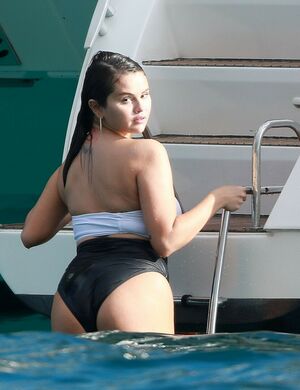 Selena Gomez nude #3971