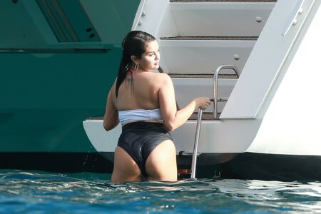 Selena Gomez nude #3973