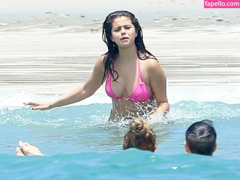 Selena Gomez Selena Gomez Selenagomez Nude Leaked Onlyfans Photo