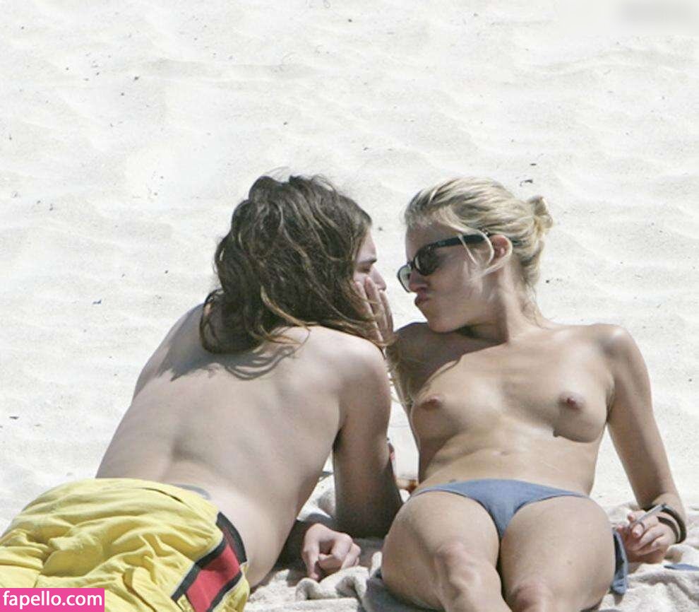 Sienna Miller / siennamillerfree / siennaonline Nude Leaked OnlyFans Photo  #235 - Fapello