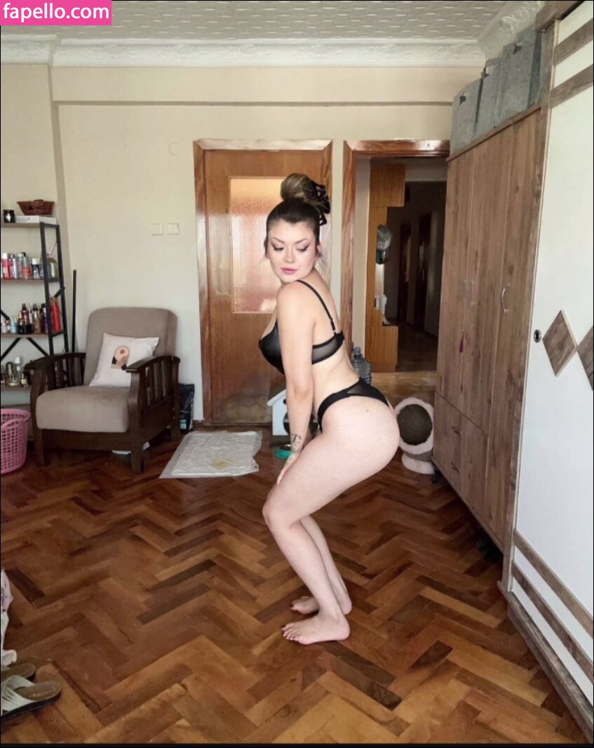 Simge Barankoğlu sbarankoglu1 Nude Leaked Photo 5 Fapello 