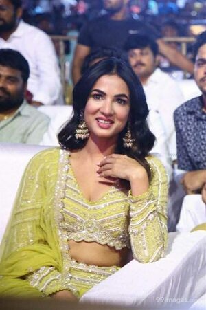 Sonal Chauhan nude #0065